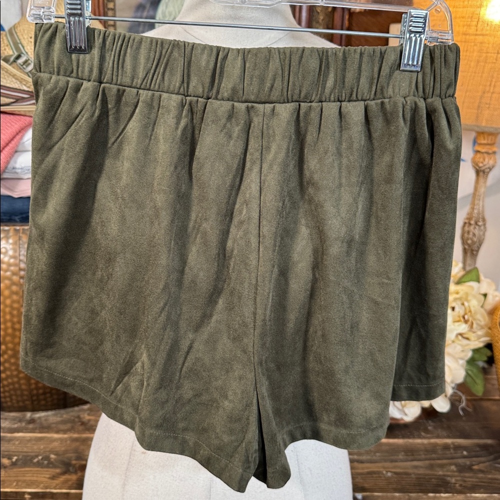 Steve Madden Olive Green High-Waist Pull-On Shorts - Picture 4 of 4
